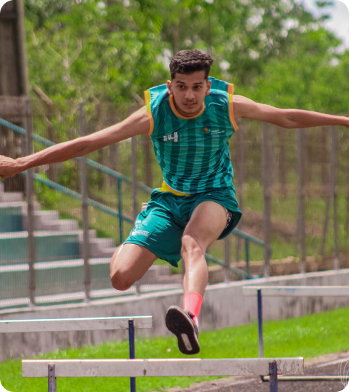 Jovem praticando esporte